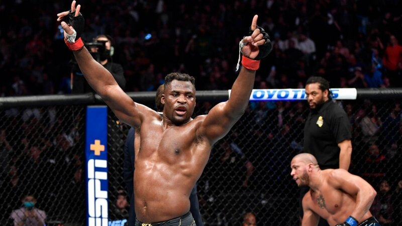 UFC: Francis Ngannou "stílust váltva" védte meg világbajnoki címét (videó)